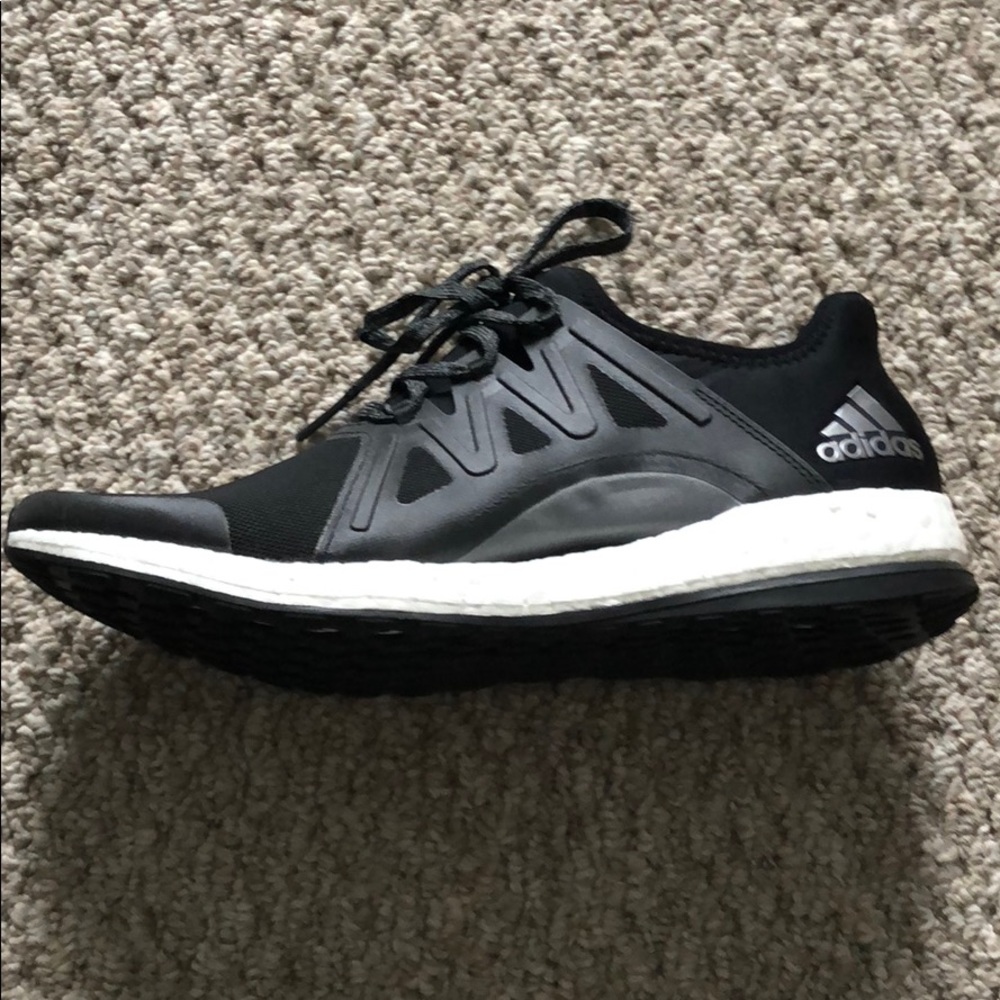 Adidas NWOT women’s pureboost sneakers size 9